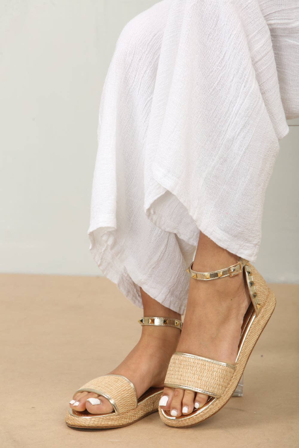 STUDDED RAFFIA CLOSED BACK ANKLE STRAP SANDALS IN GOLD