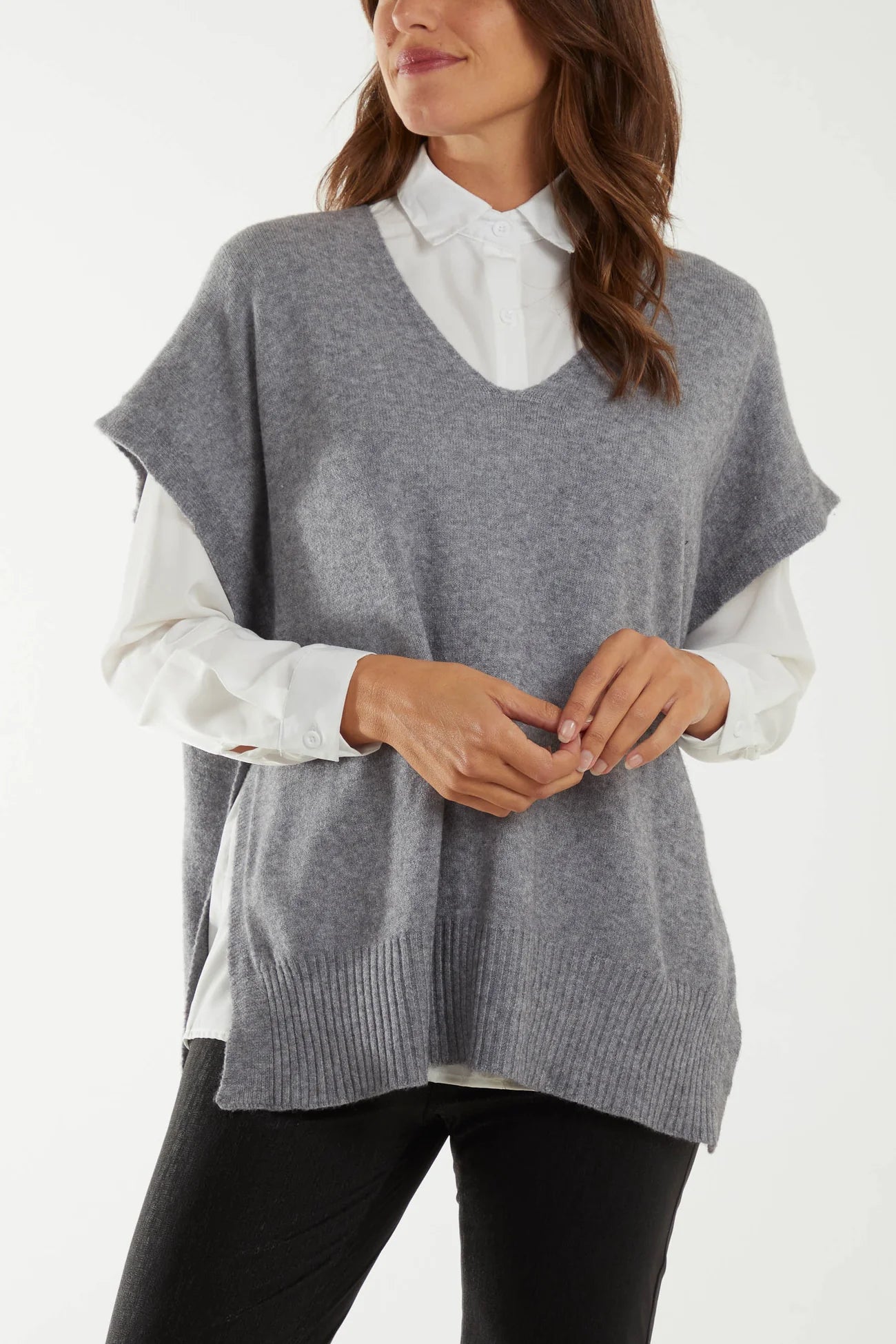 V NECK KNTTED VEST