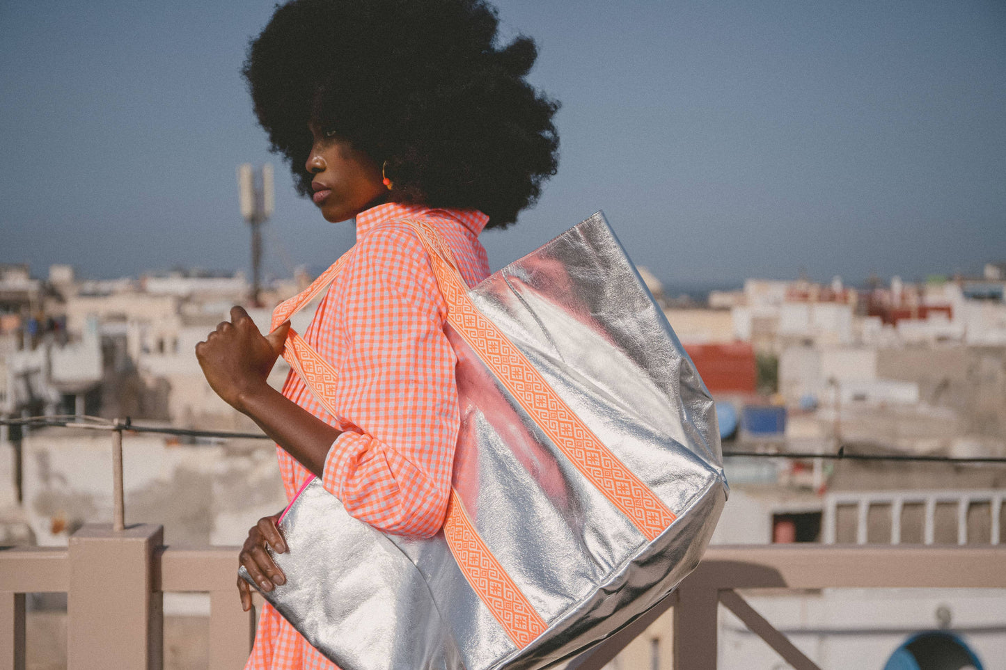 SHEENY SILVER BEACH BAG