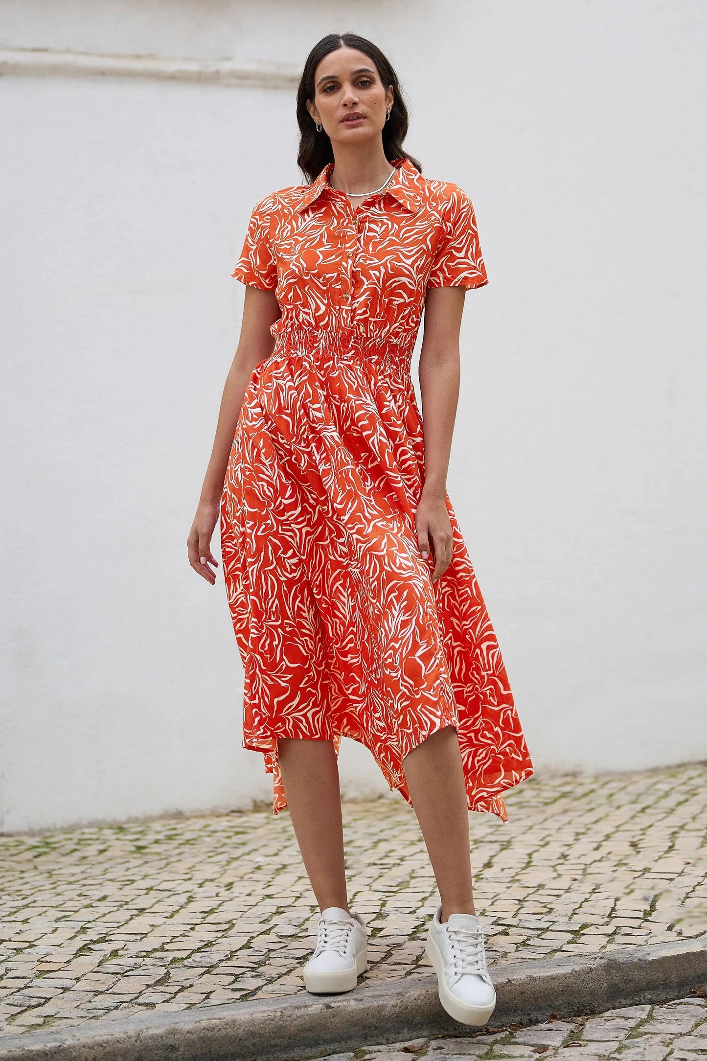Yumi Coral Tropical Leaf print Midi Ruched Shirt Dress: Coral / 10 Yumi