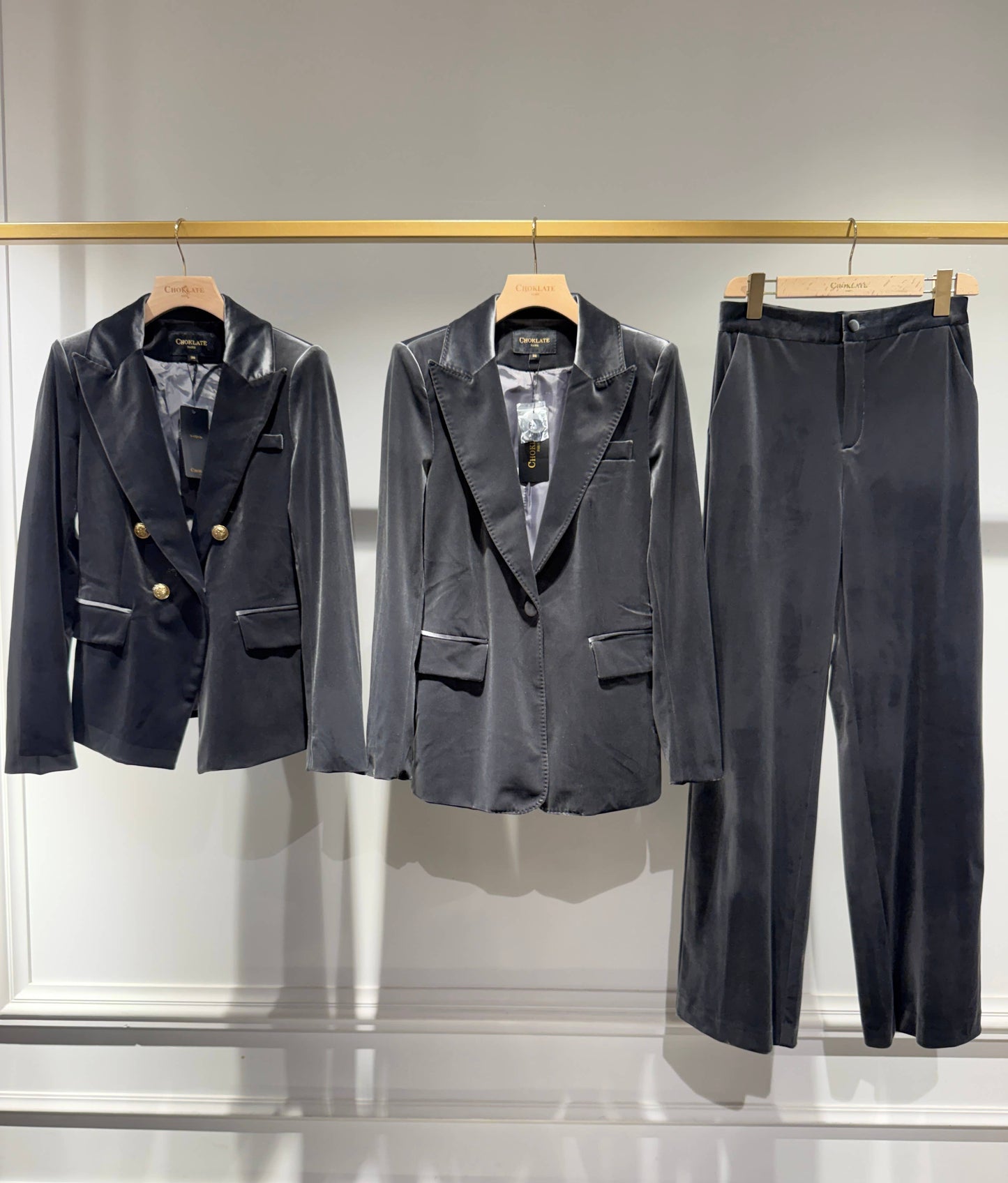 Double-breasted velvet blazer with gold buttons - Chocolate Brown