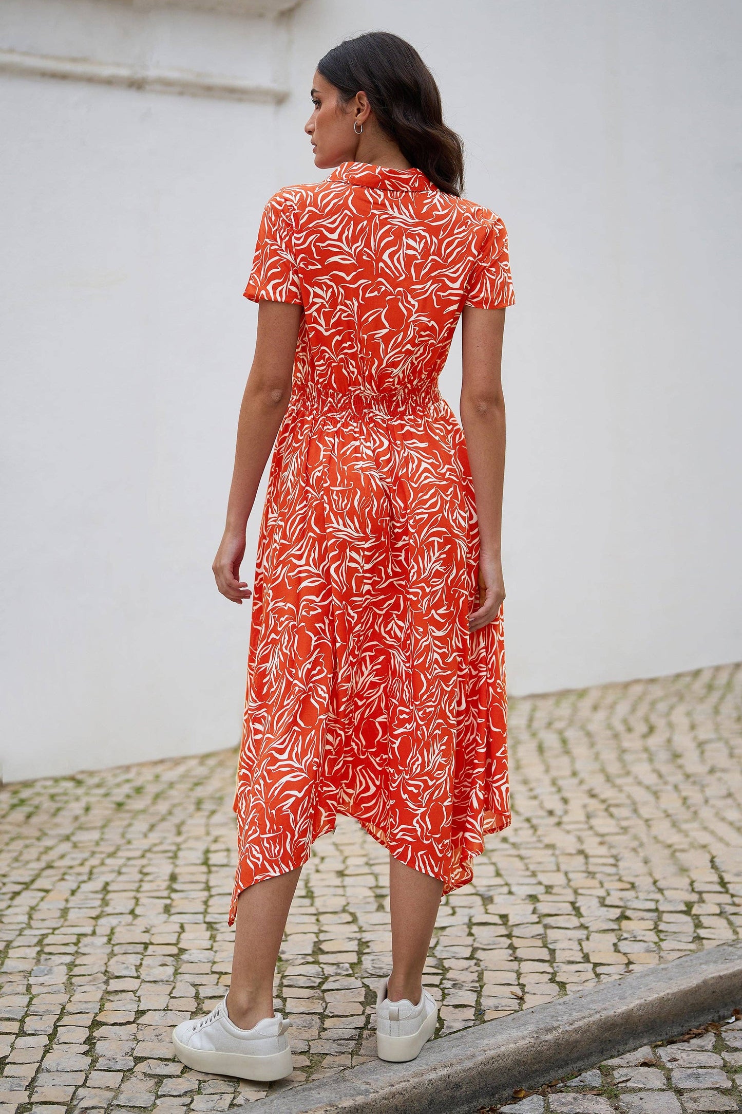 Yumi Coral Tropical Leaf print Midi Ruched Shirt Dress: Coral / 10