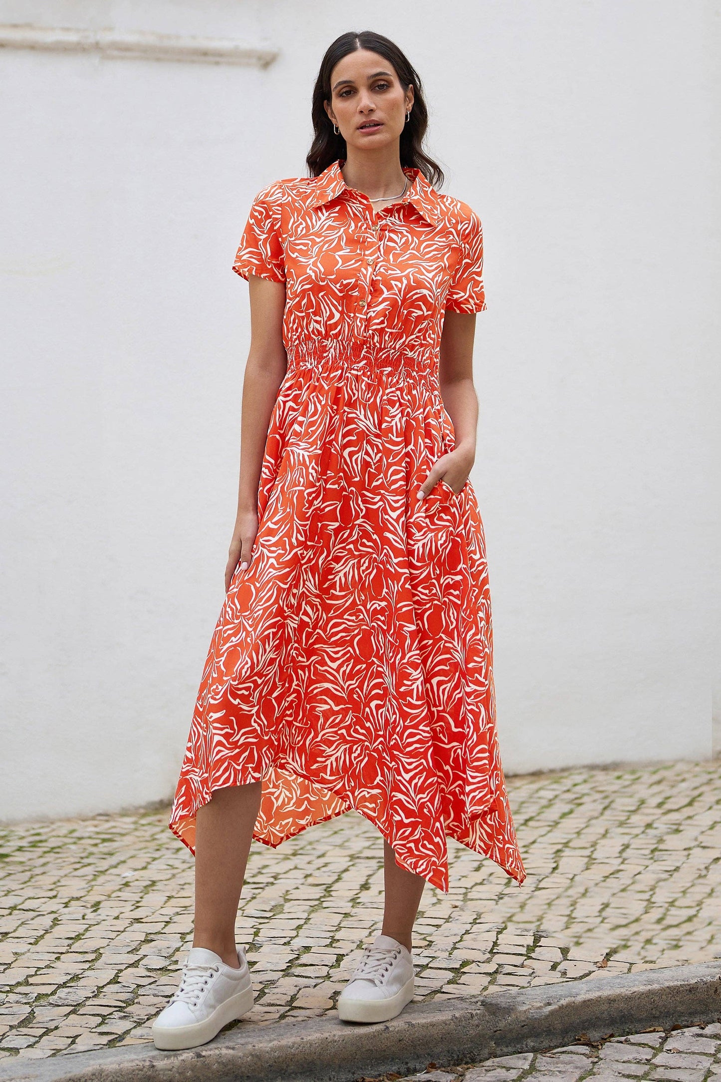 Yumi Coral Tropical Leaf print Midi Ruched Shirt Dress: Coral / 10