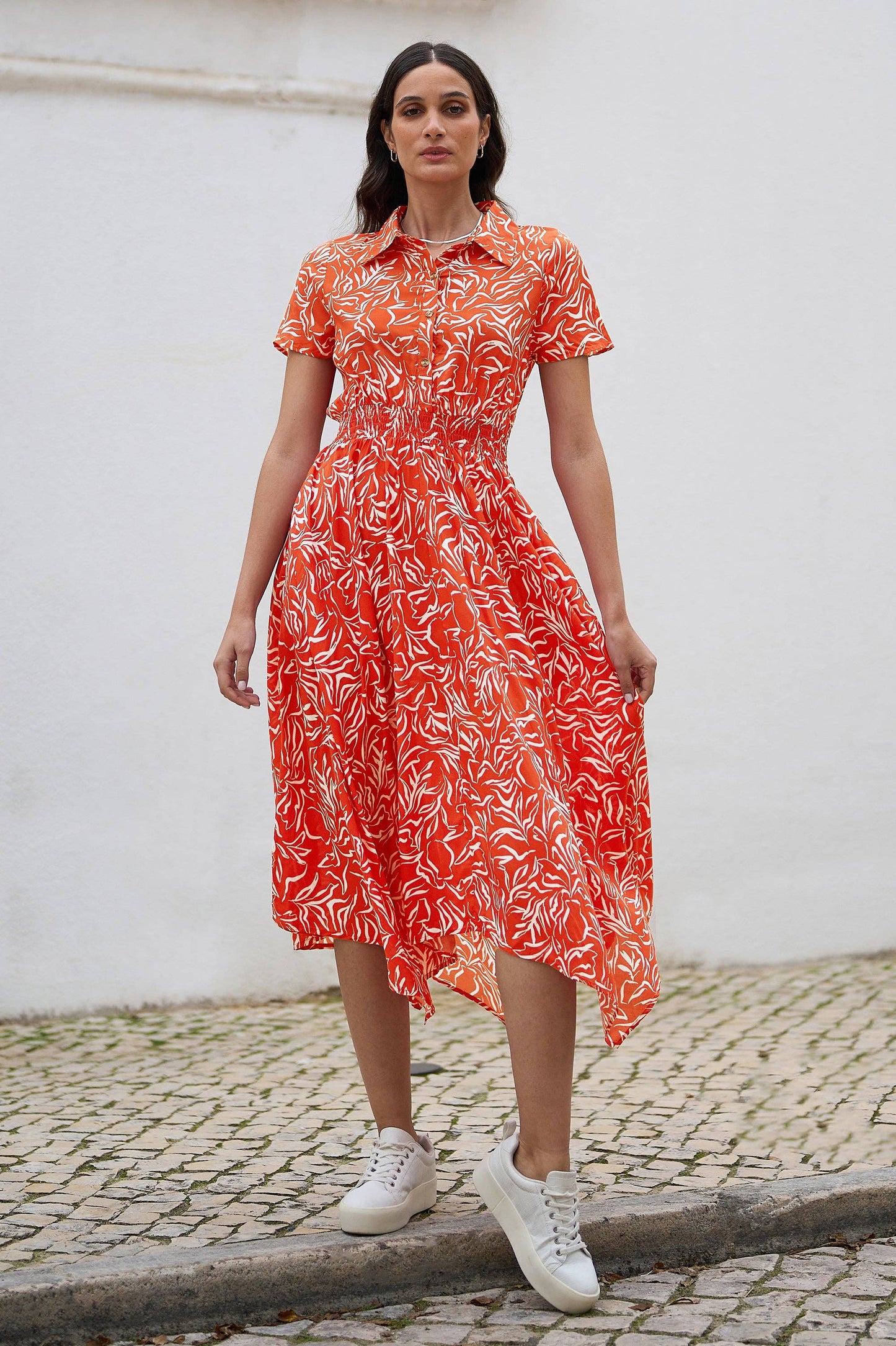 Yumi Coral Tropical Leaf print Midi Ruched Shirt Dress: Coral / 10