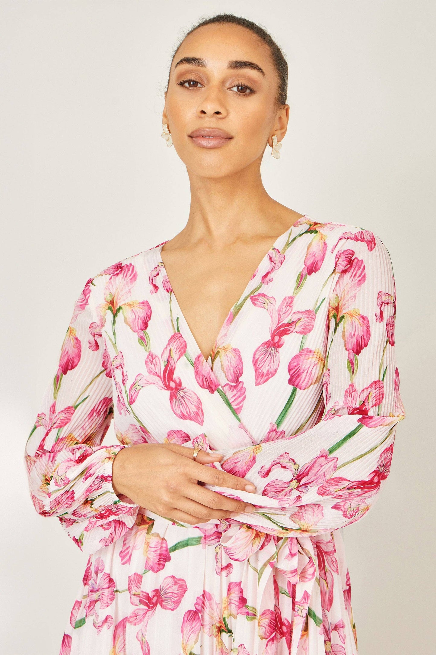 Yumi White Orchid Floral Pleated Wrap Maxi Dress: Ivory / 12