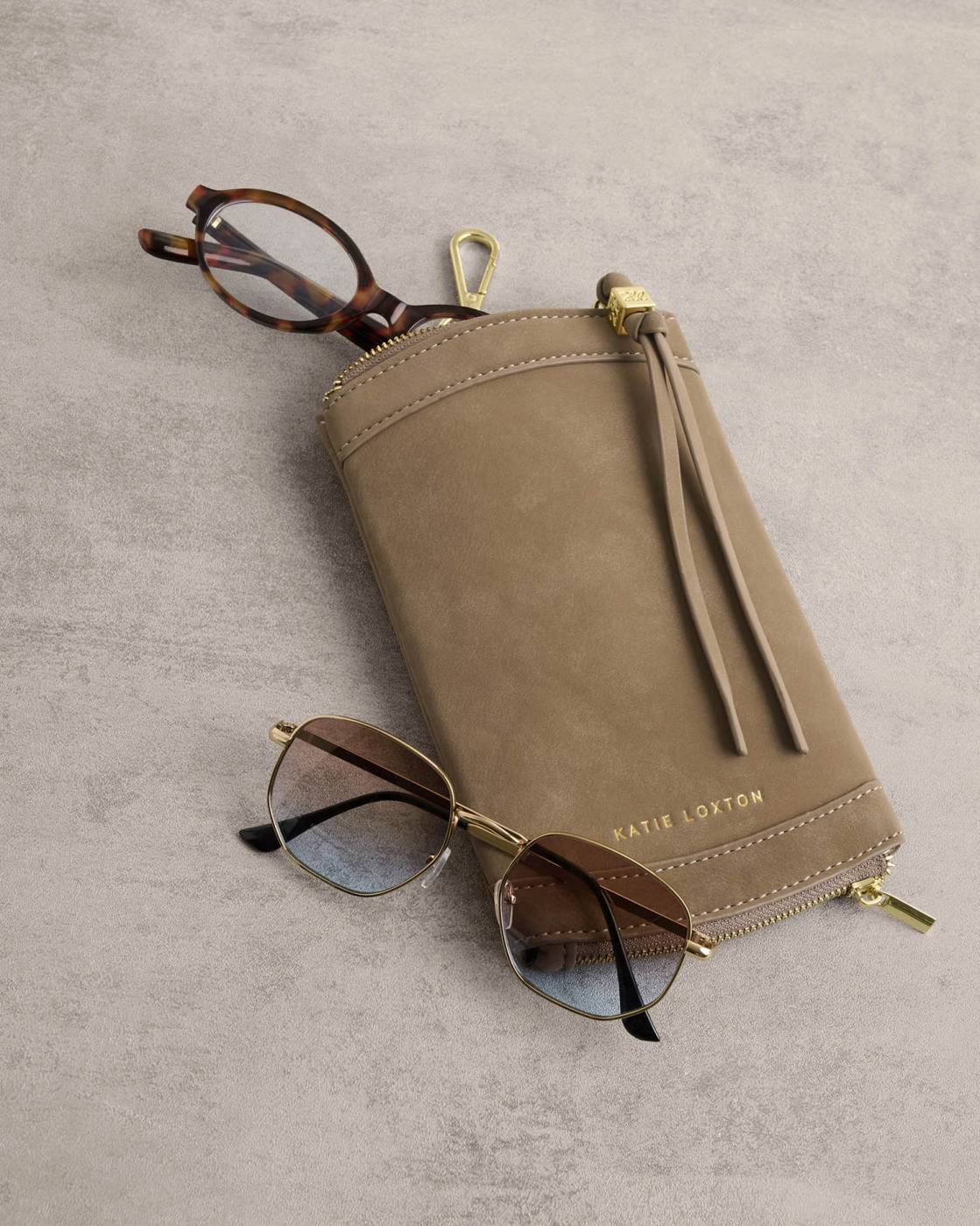 Duo Suedette Sunglasses Case in Taupe