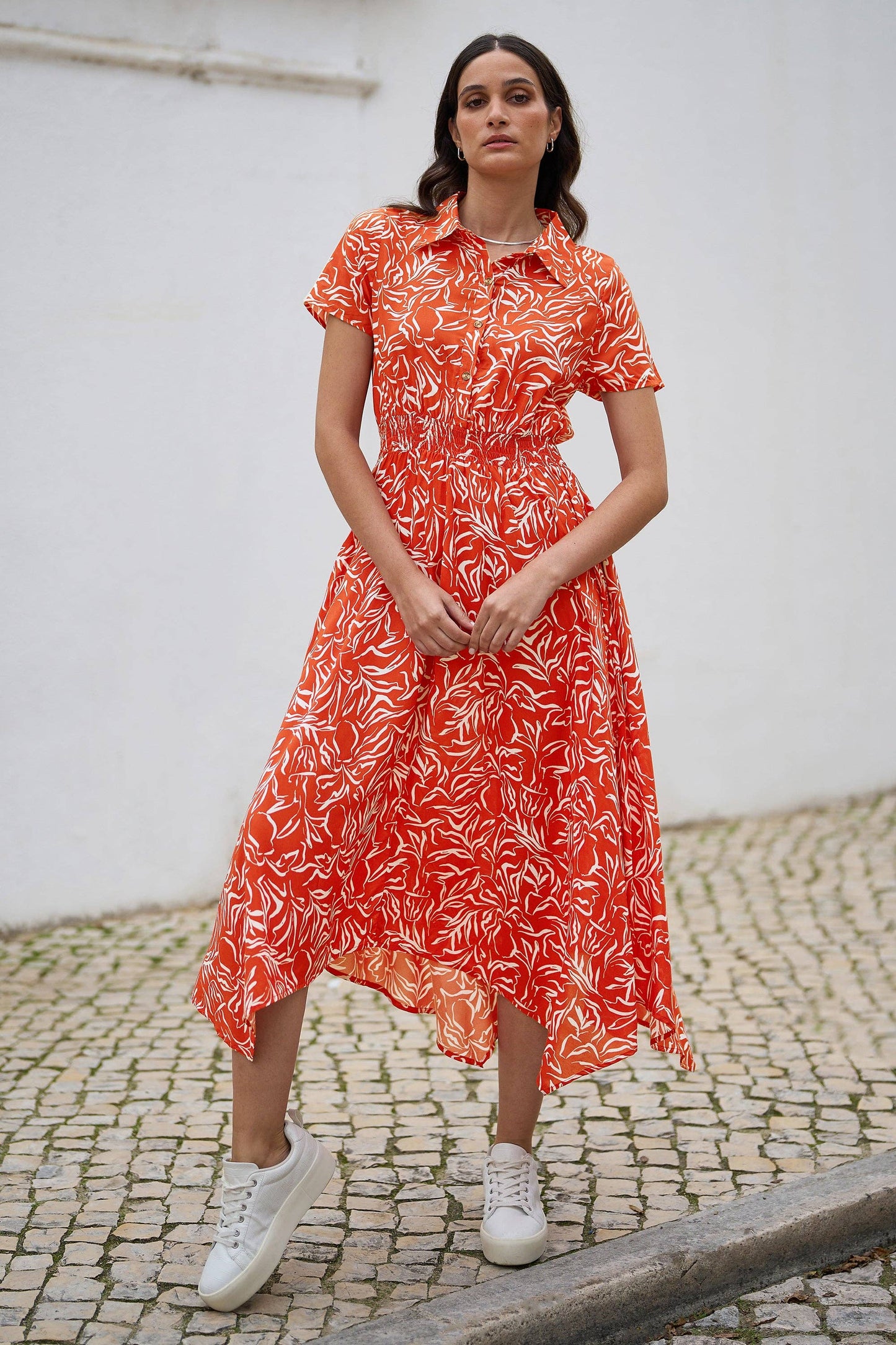 Yumi Coral Tropical Leaf print Midi Ruched Shirt Dress: Coral / 10