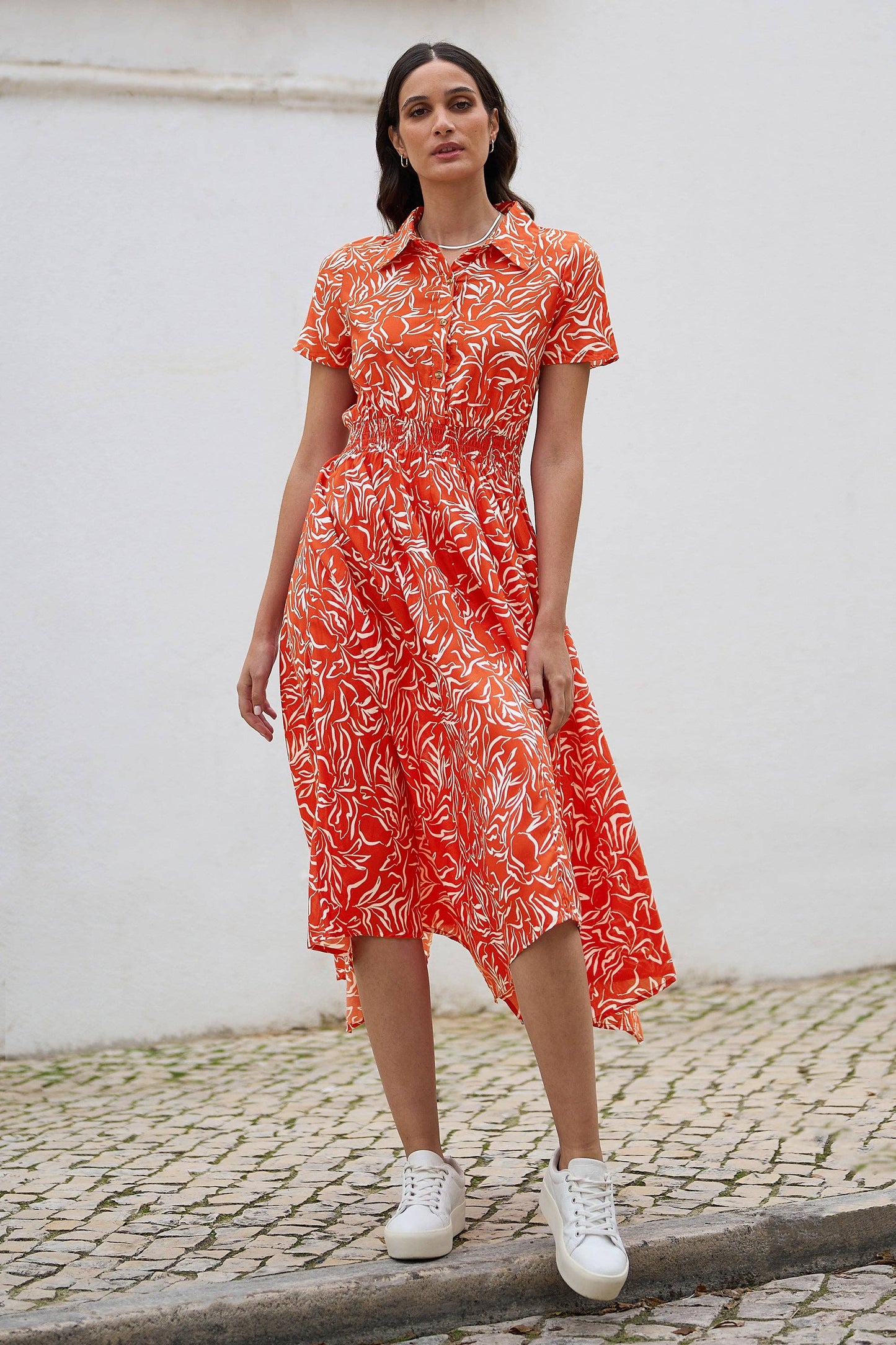 Yumi Coral Tropical Leaf print Midi Ruched Shirt Dress: Coral / 10