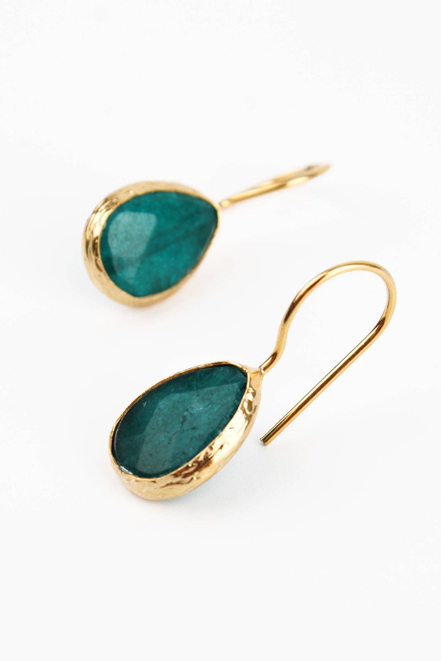 TEAR DROP GREEN STONE EARRINGS