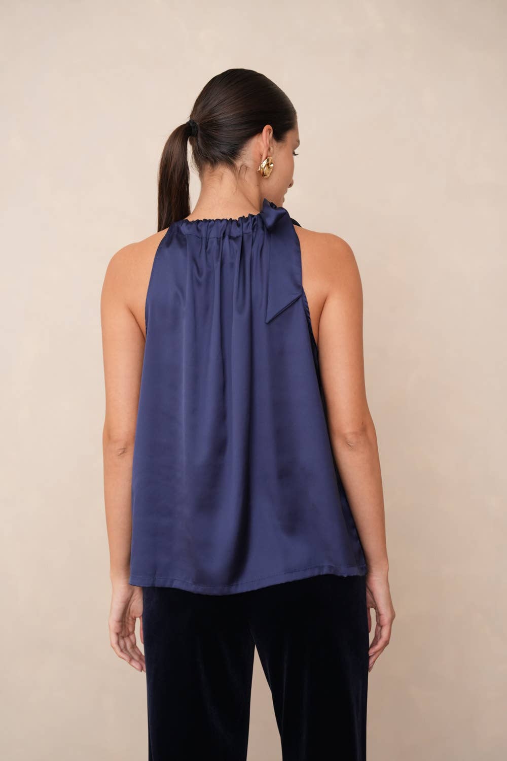 Satin Elisabeth top with bow at the collar - Khaki / One size