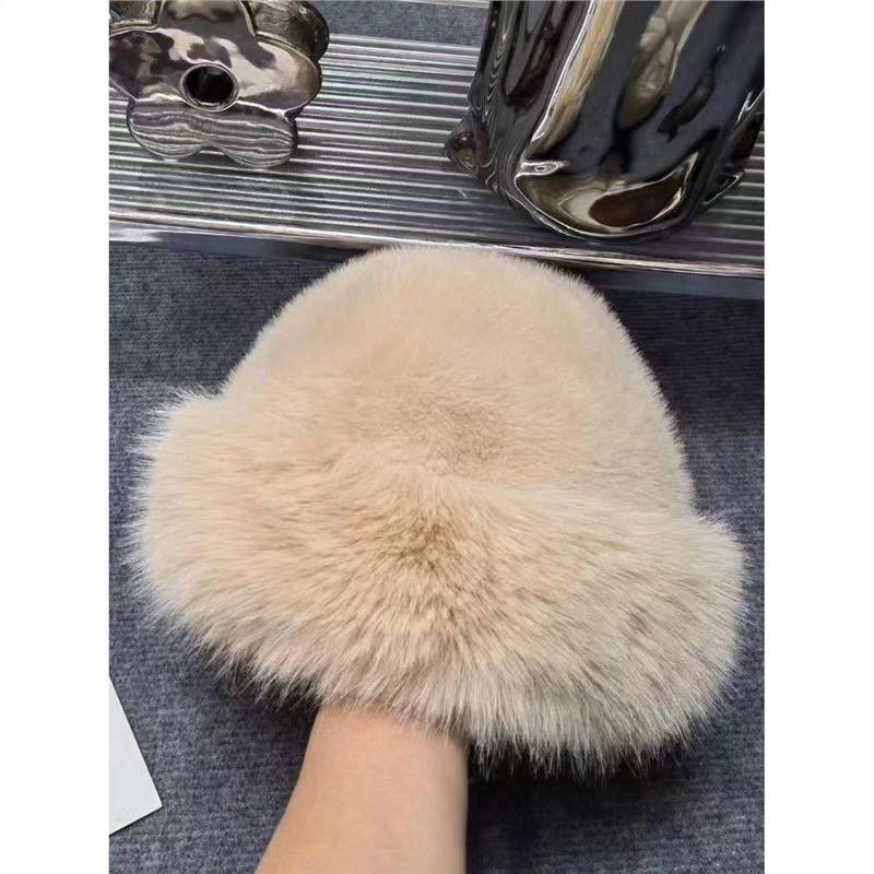 Plush Faux Fur Hat: Off-White